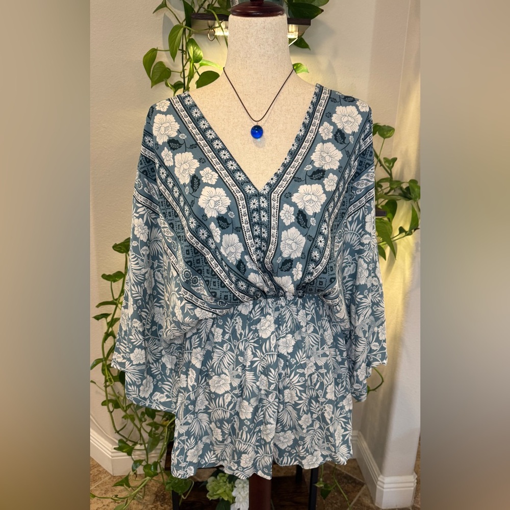 Cupshe Teal and White Floral V-Neck Romper